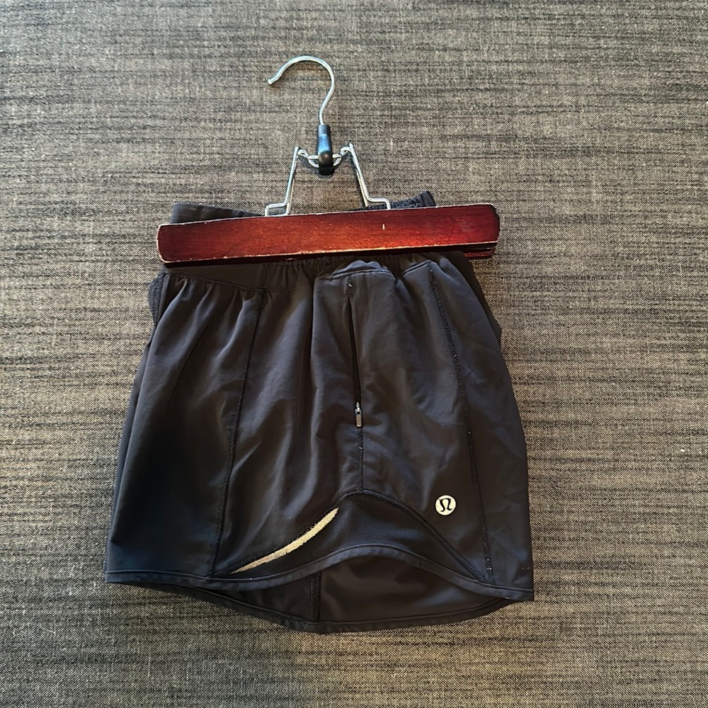 Lululemon Black Hottie Hots 4” size 0 Gently worn